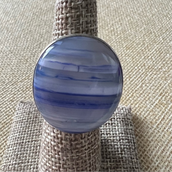 New Blue Banded Agate Stone Crystal Silver Overlay Ring Size 6.75 - Picture 4 of 8